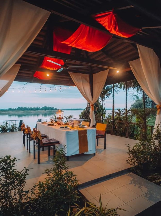 River Resort-Restaurant