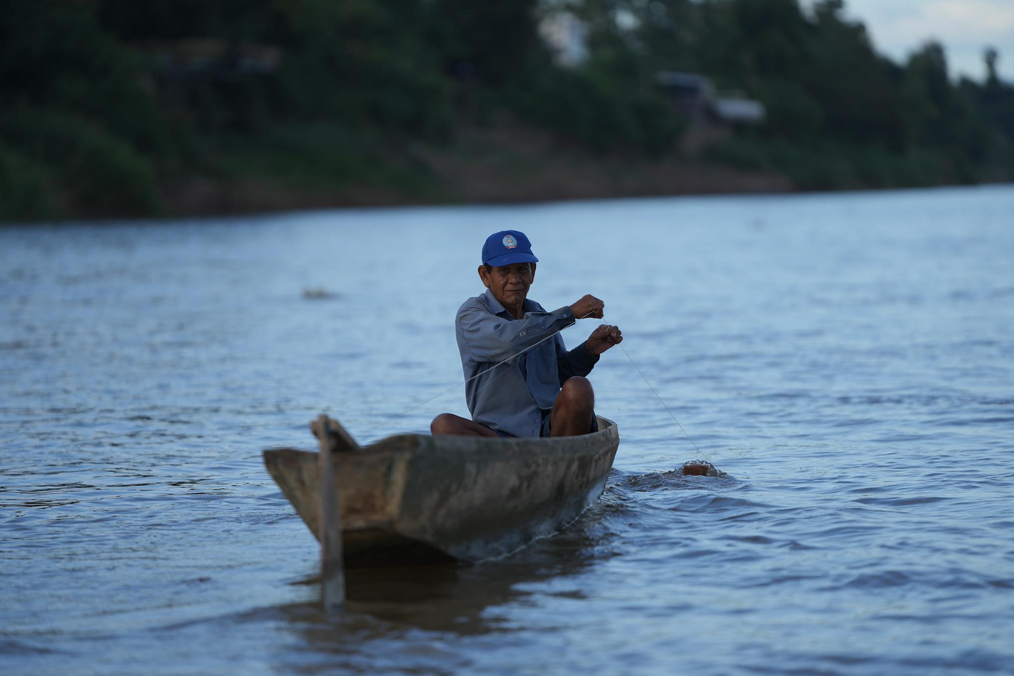 fishing-boat_local-life-card_about-champasak-section